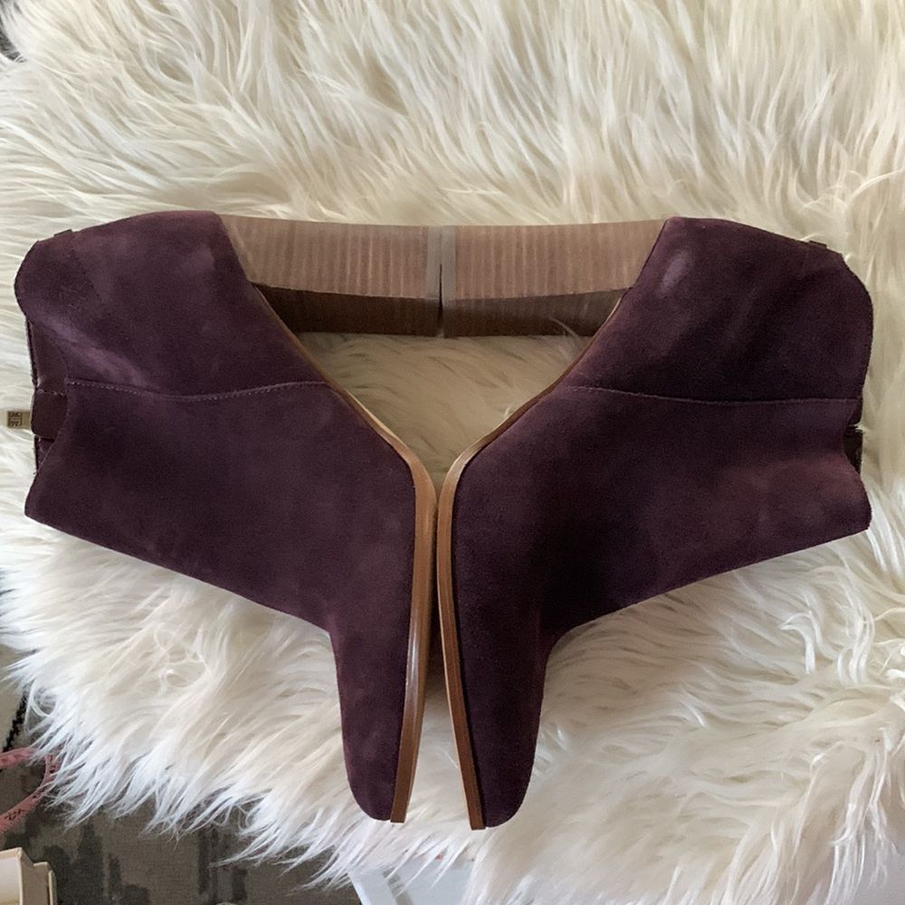 NWT ITCARVER Ivanka Trump Plum Suede Booties Size 9